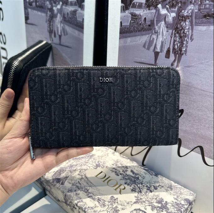 2025228Y 210P182141858